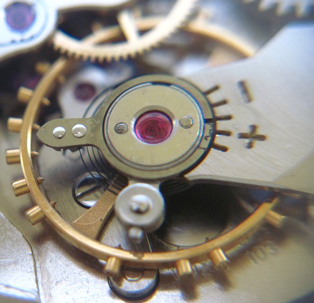 gold toned Glucydur screw balance with Nivraox-I hairspring Doxa 103: gold toned Glucydur screw balance with Nivraox-I hairspring