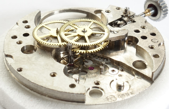 side view of the gear train Felsa 465N: side view of the gear train