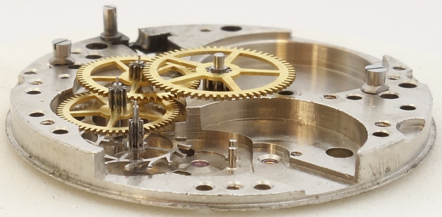 side view of the gear train Junghans J80/1 (680.70): side view of the gear train