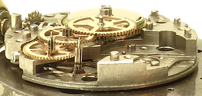 side view of the gear train Lip R100: side view of the gear train