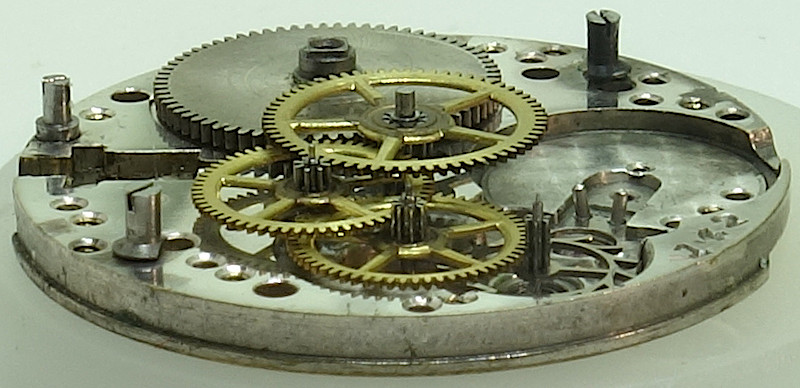 side view of the gear train Perla 8 3/4: side view of the gear train